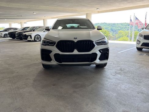 Used 2022 BMW X6 xDrive40i w/ M Sport Package image 4
