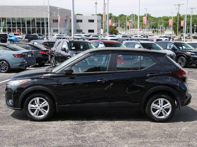 Used 2025 Nissan Kicks Play S FWD image 2