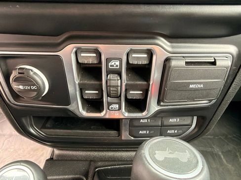 Used 2022 Jeep Wrangler Unlimited Sahara w/ Cold Weather Group AWD/4WD image 25