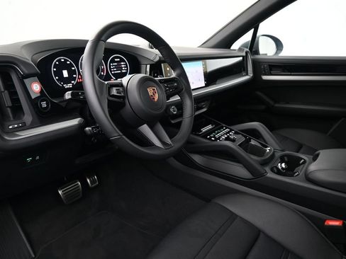 Certified 2026 Porsche Cayenne S w/ Premium Package Plus AWD/4WD image 4