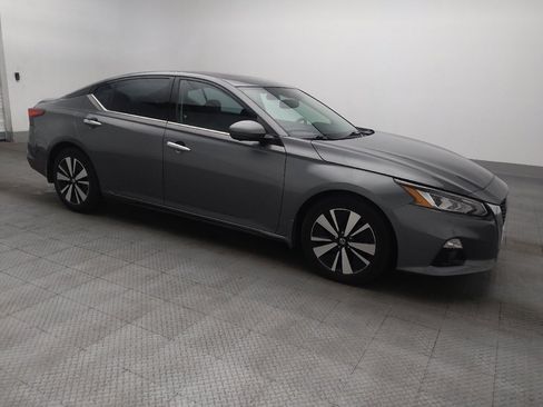 Used 2020 Nissan Altima 2.0 Platinum FWD image 11