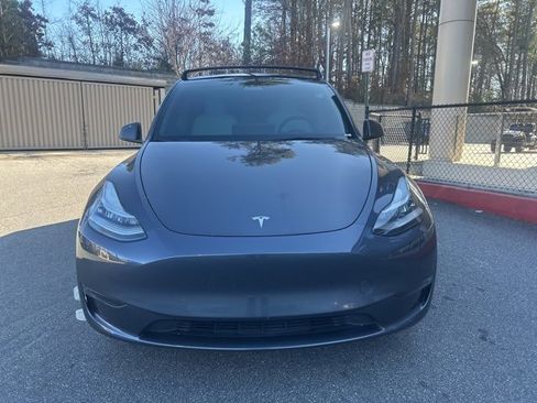 Used 2022 Tesla Model Y Long Range image 2