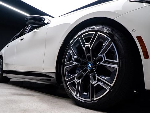 Used 2024 BMW i5 M60 AWD/4WD image 15