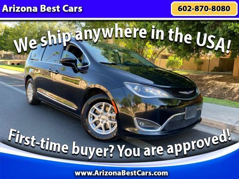 Used 2020 Chrysler Pacifica Touring-L FWD image 1