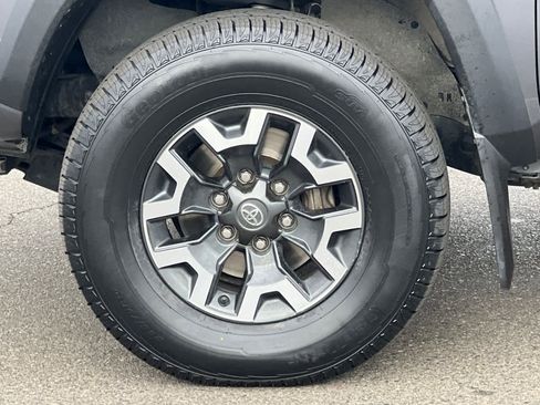 Certified 2022 Toyota Tacoma TRD Off-Road image 27