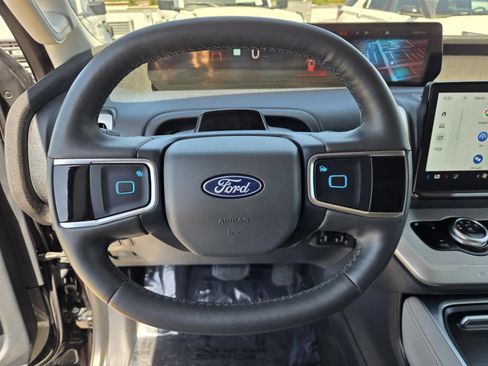Used 2025 Ford Expedition Max Active AWD/4WD image 16