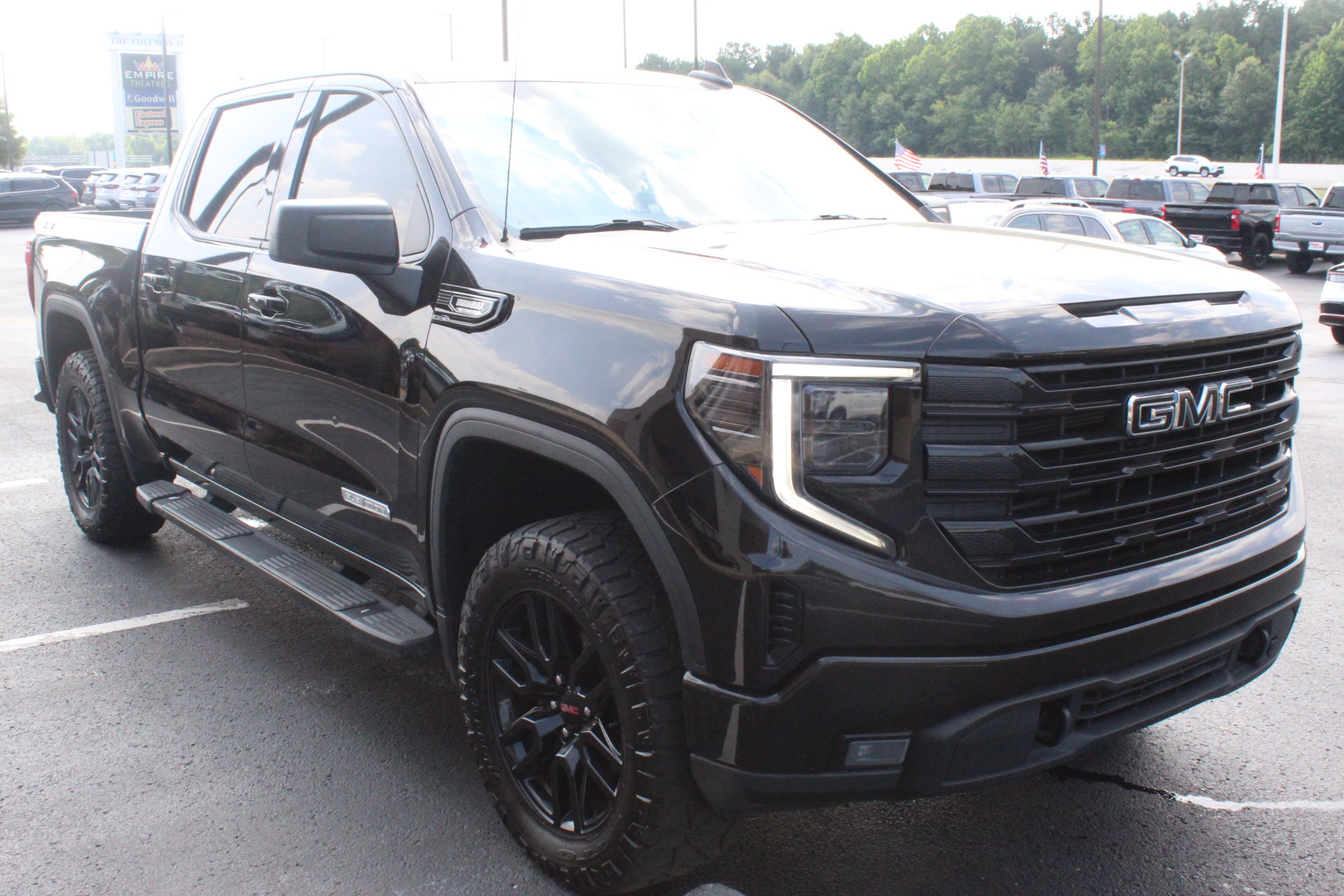 Used 2022 GMC Sierra 1500 Elevation w/ LPO, Elevation Black Package AWD/4WD image 4