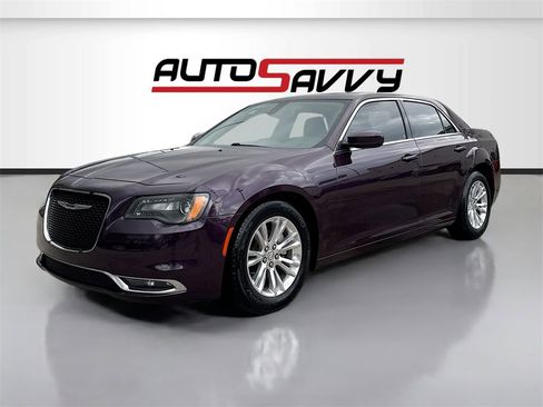 Used 2021 Chrysler 300 Touring w/ Driver Convenience Group image 3