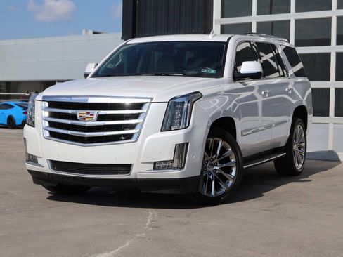 Used 2020 Cadillac Escalade Luxury AWD/4WD image 3