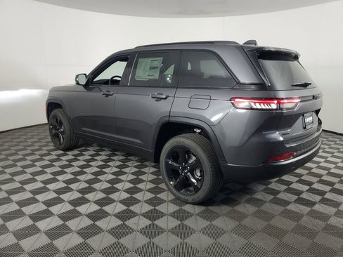 New 2025 Jeep Grand Cherokee Altitude image 5