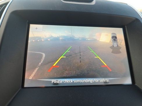 Used 2019 Ford Edge Titanium image 22