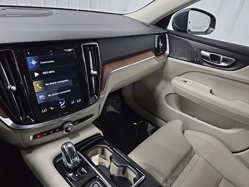 Used 2019 Volvo S60 T8 Inscription image 26