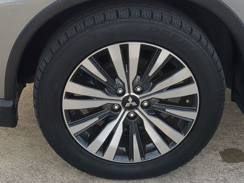 Used 2020 Mitsubishi Outlander ES image 9