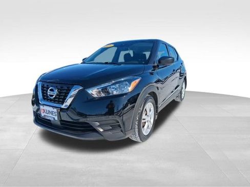 Used 2020 Nissan Kicks S image 3