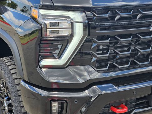 New 2026 Chevrolet Silverado 2500 ZR2 AWD/4WD image 9