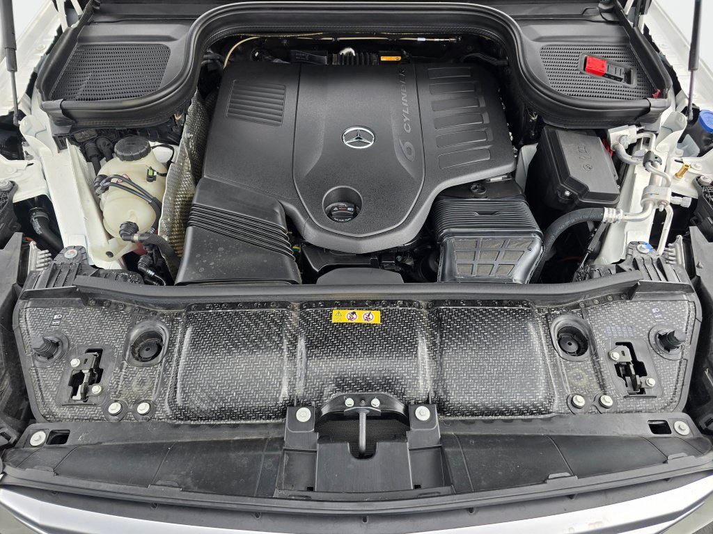 Used 2026 Mercedes-Benz GLS 450 4MATIC image 11