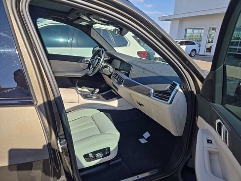 Certified 2023 BMW X5 xDrive40i w/ M Sport Package AWD/4WD image 9
