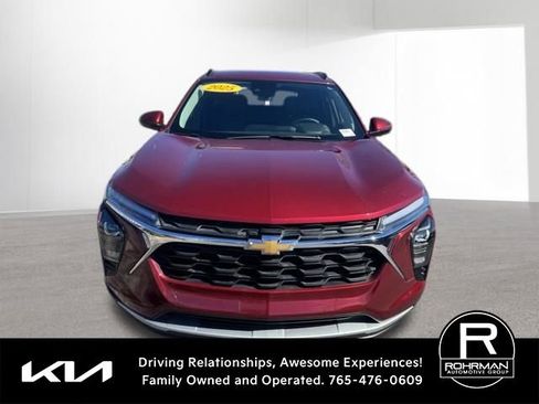 Used 2025 Chevrolet Trax LT w/ Driver Confidence Package image 2