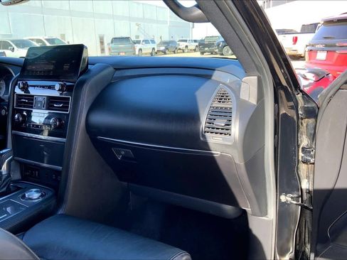 Used 2022 Nissan Armada SL w/ Midnight Edition Package image 17