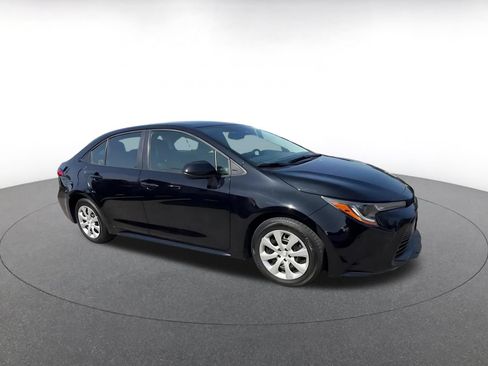 Used 2025 Toyota Corolla LE FWD image 2