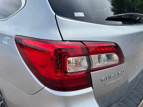 Used 2017 Subaru Outback 2.5i Limited AWD/4WD image 11