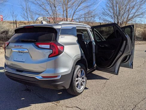 Used 2024 GMC Terrain SLT image 8