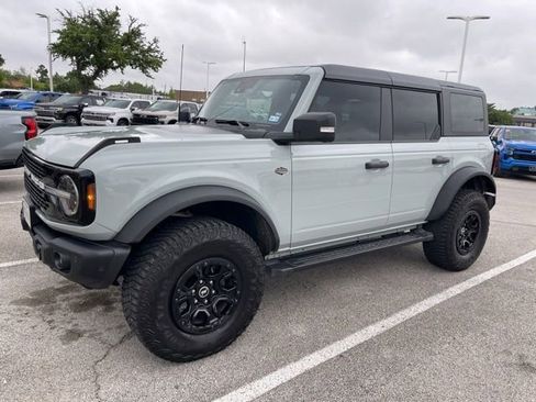 Used 2023 Ford Bronco Wildtrak image 2