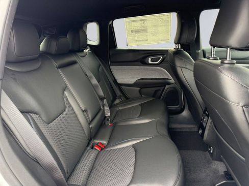 New 2026 Jeep Compass Latitude image 18