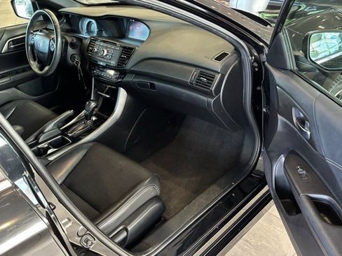 Used 2017 Honda Accord Sport image 29