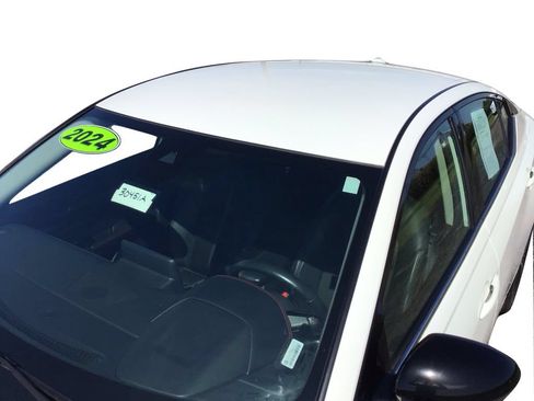 Used 2024 Nissan Altima 2.5 SR FWD image 12