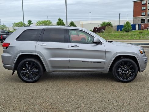 Used 2020 Jeep Grand Cherokee Altitude AWD/4WD image 7