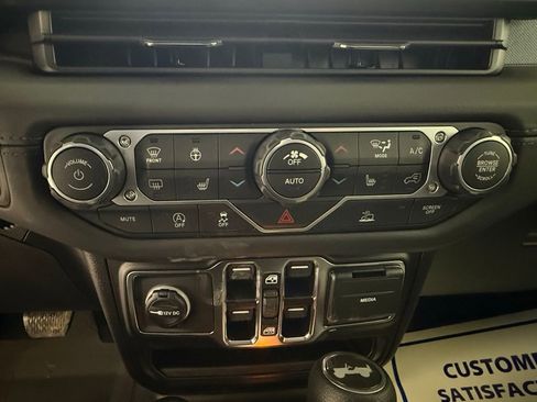 New 2026 Jeep Wrangler Unlimited Sahara AWD/4WD image 25