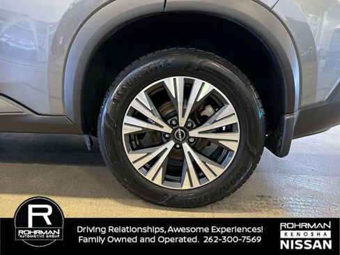 Certified 2022 Nissan Rogue SV image 5