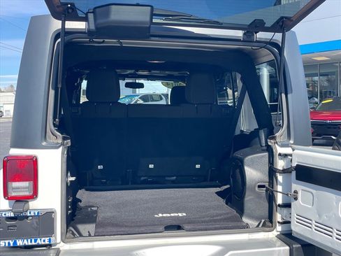 Used 2014 Jeep Wrangler Unlimited Sahara w/ Connectivity Group image 21