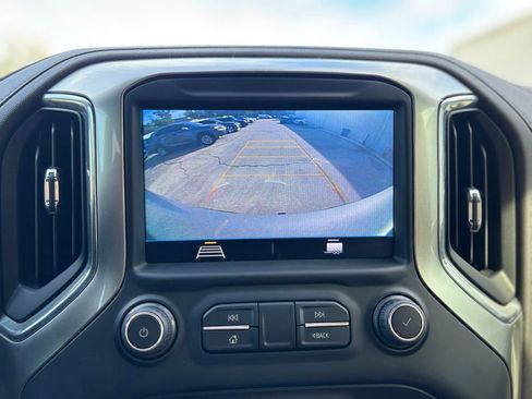 Used 2021 Chevrolet Silverado 1500 LT image 24