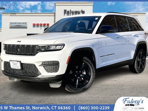 Used 2023 Jeep Grand Cherokee Altitude image 1
