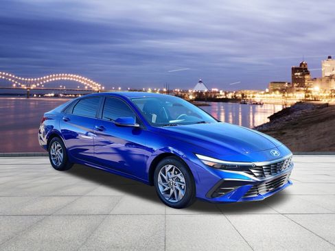 Used 2024 Hyundai Elantra SEL image 5