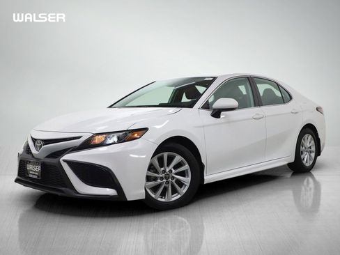 Used 2024 Toyota Camry SE image 1