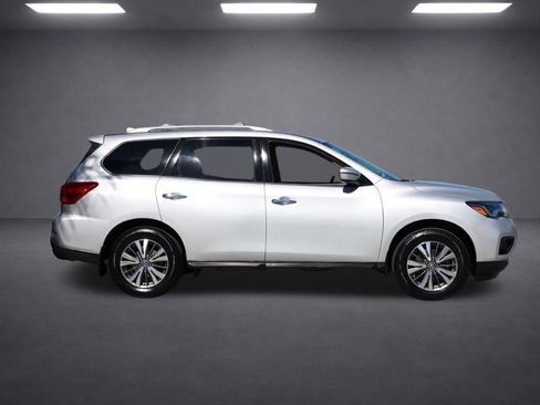 Used 2020 Nissan Pathfinder S image 3