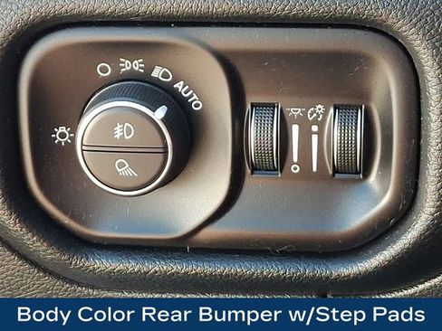 Used 2022 RAM 1500 Laramie AWD/4WD image 9
