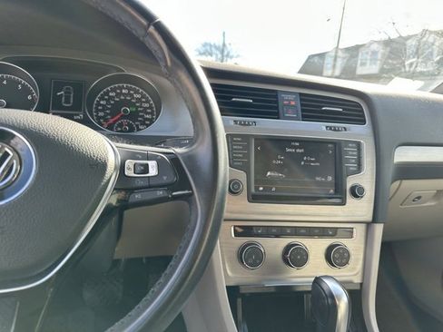 Used 2016 Volkswagen Golf SE image 36