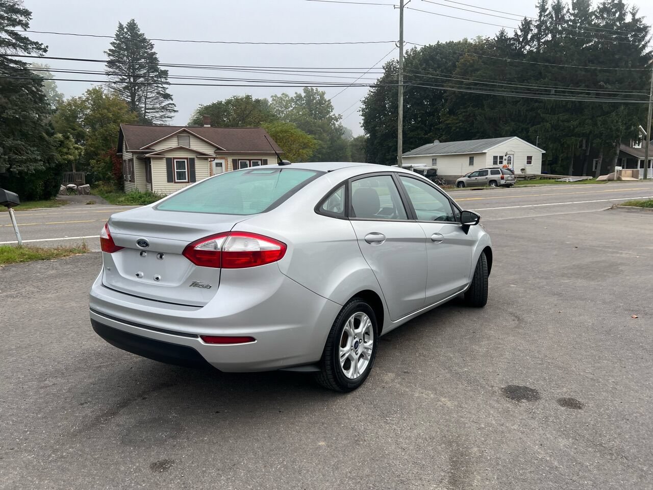 Used 2014 Ford Fiesta SE FWD image 1