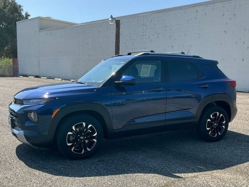 Used 2023 Chevrolet TrailBlazer LT image 2