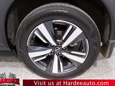 Used 2023 Nissan Rogue Platinum image 9