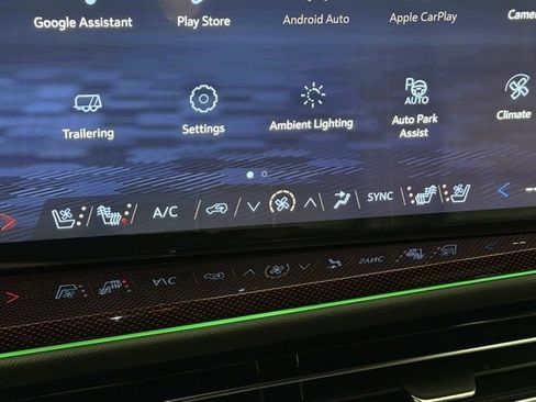 Used 2024 Chevrolet Traverse RS image 19