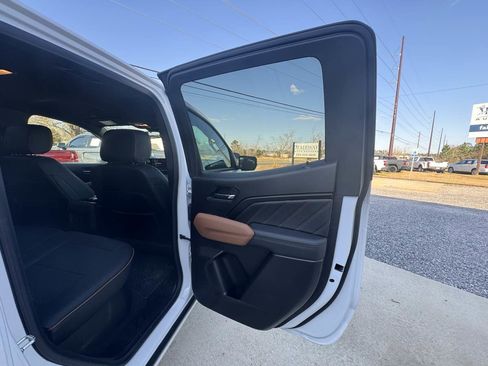 Used 2025 GMC Canyon AT4 w/ AT4 Premium Package image 32