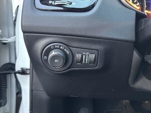 Used 2021 Jeep Compass Latitude image 21