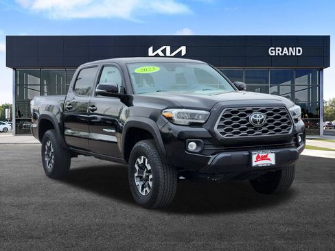 Used 2023 Toyota Tacoma TRD Off-Road w/ Advanced Technology Package AWD/4WD image 3