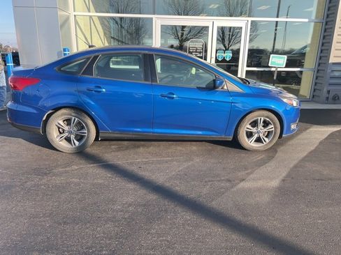 Used 2018 Ford Focus SE w/ SE Appearance Package image 1