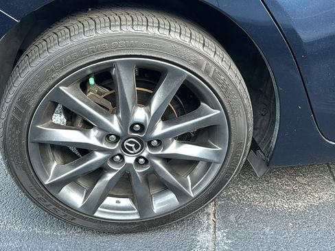 Used 2018 MAZDA MAZDA3 Grand Touring w/ Premium Equipment Package FWD image 9